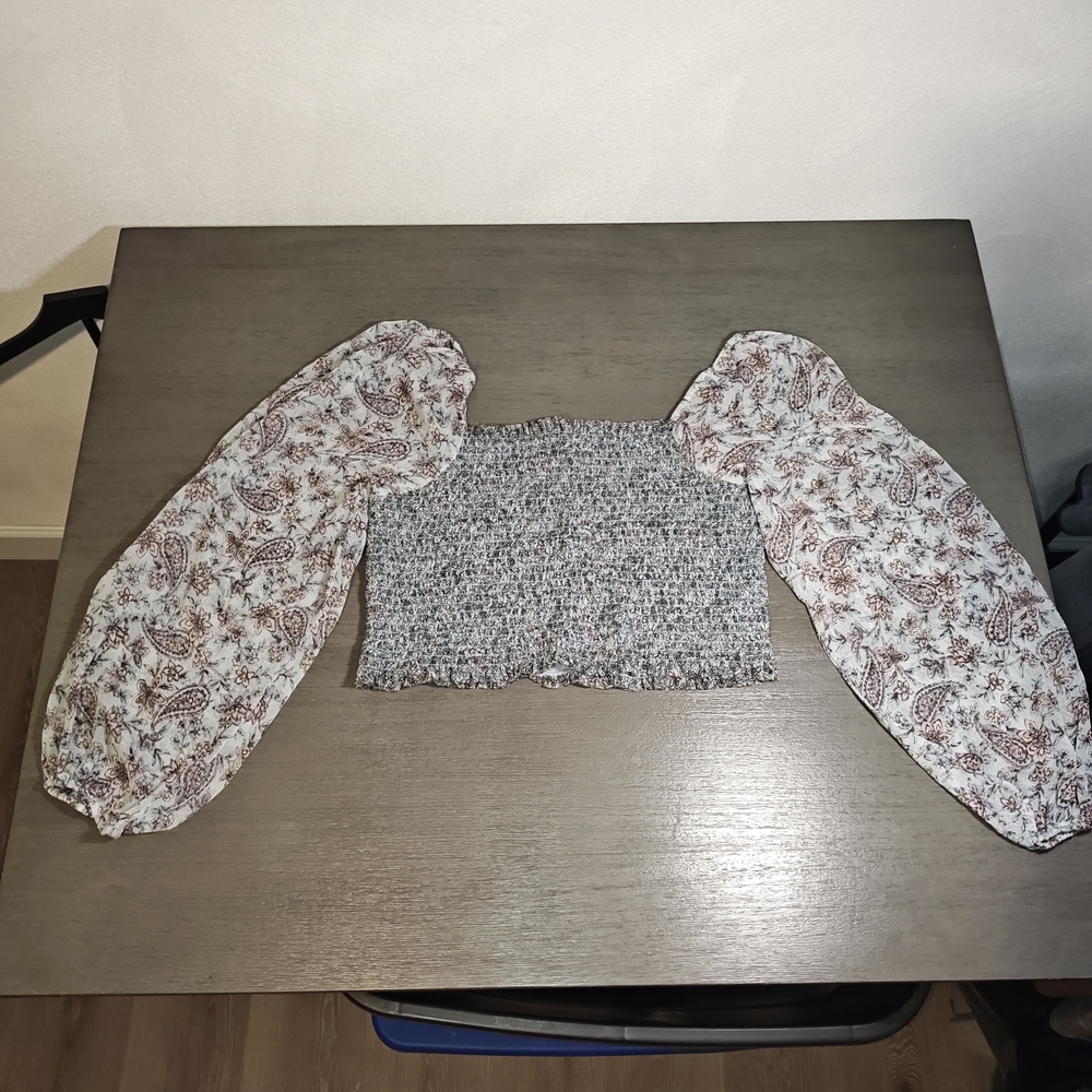 American Eagle Woman's Top,Off Shoulder,Flowy Long Sleeves With Flower Print